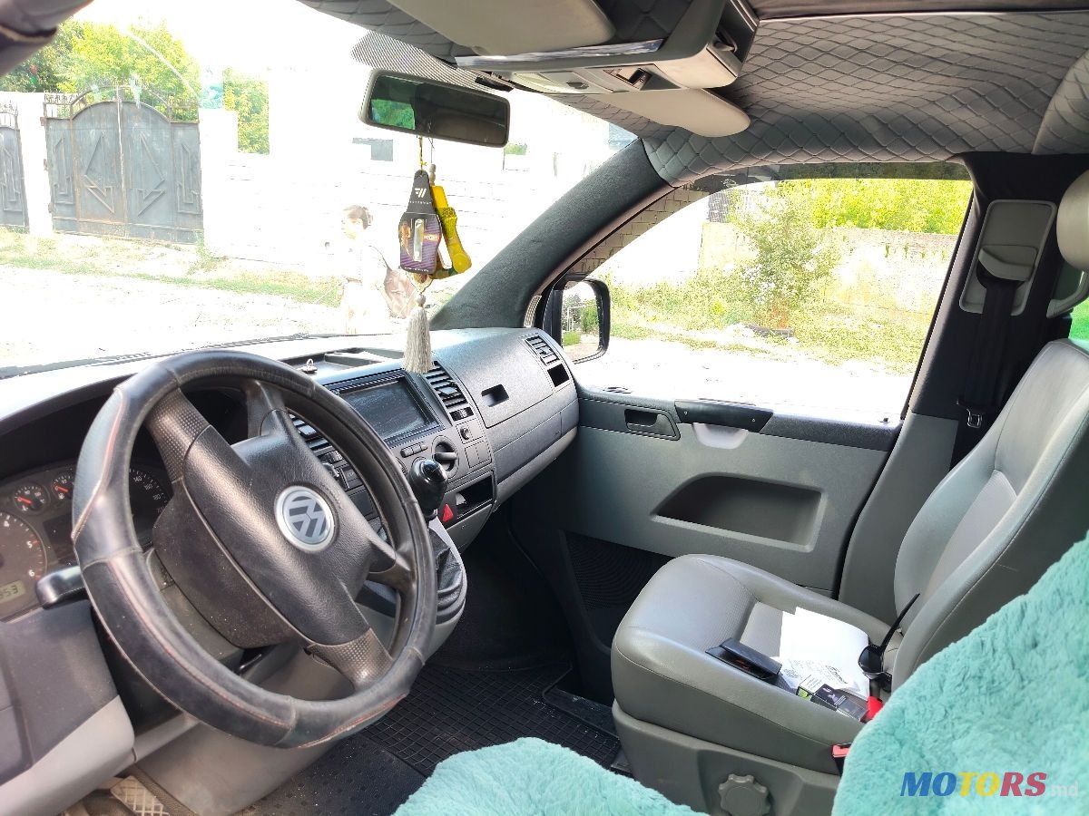 2005' Volkswagen Caravelle photo #6