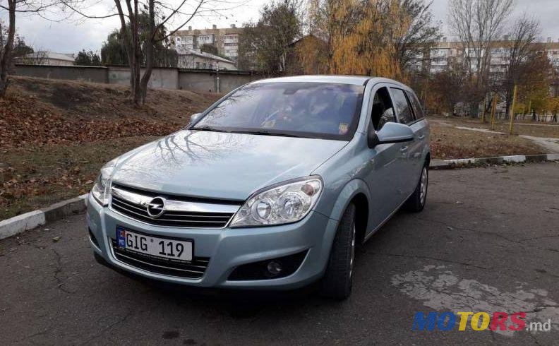 2010' Opel Astra photo #1