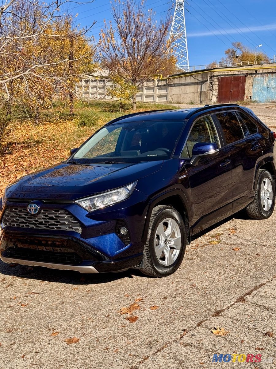 2020' Toyota RAV4 photo #2
