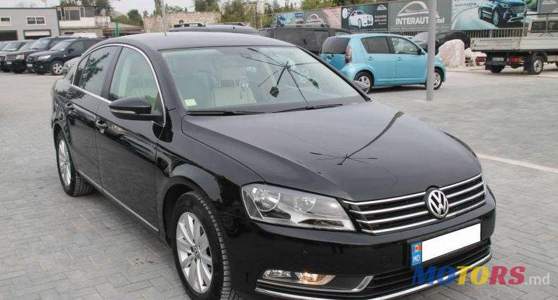 2011' Volkswagen Passat photo #2