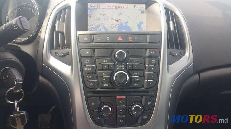 2013' Opel Astra photo #3