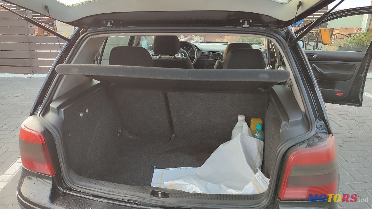 2003' Volkswagen Golf photo #3