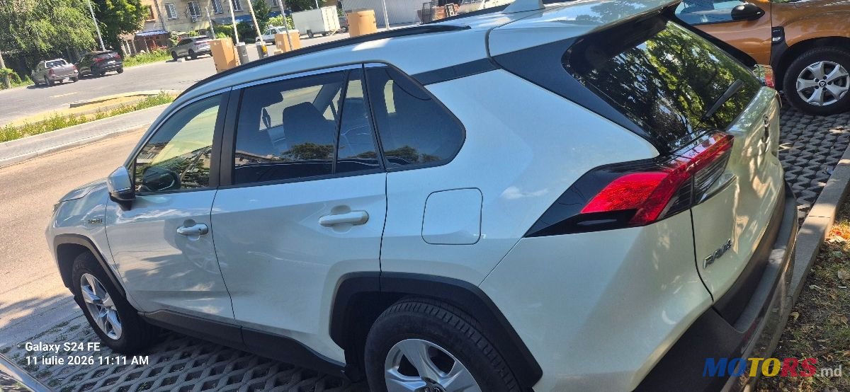 2019' Toyota RAV4 photo #3