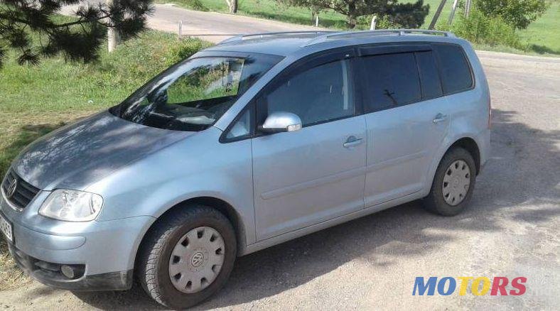 2007' Volkswagen Touran photo #2