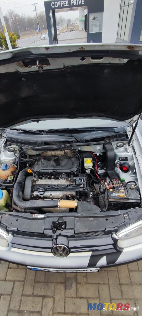 2001' Volkswagen Golf photo #3