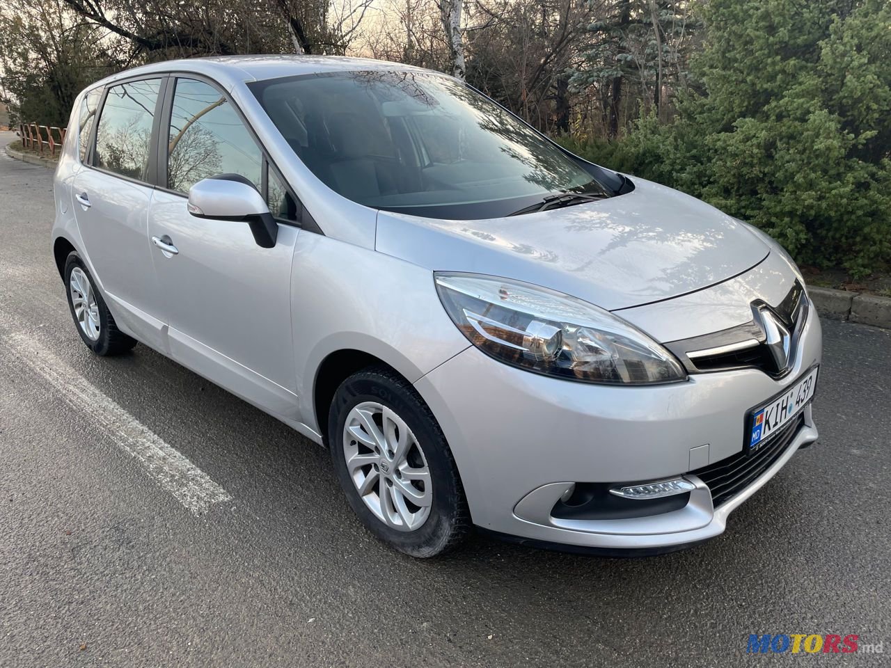 2013' Renault Scenic photo #1