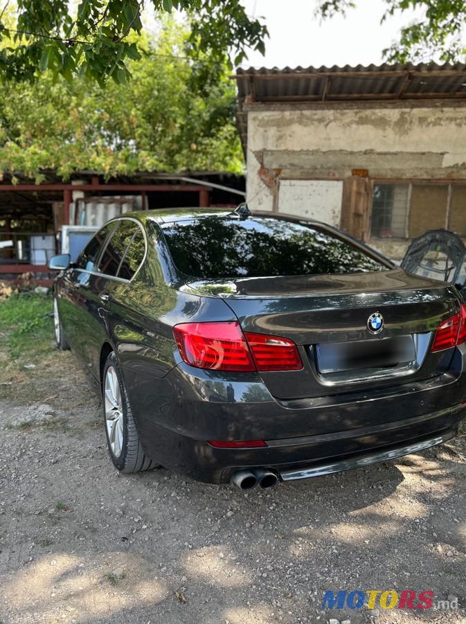 2010' BMW 5 Series photo #2