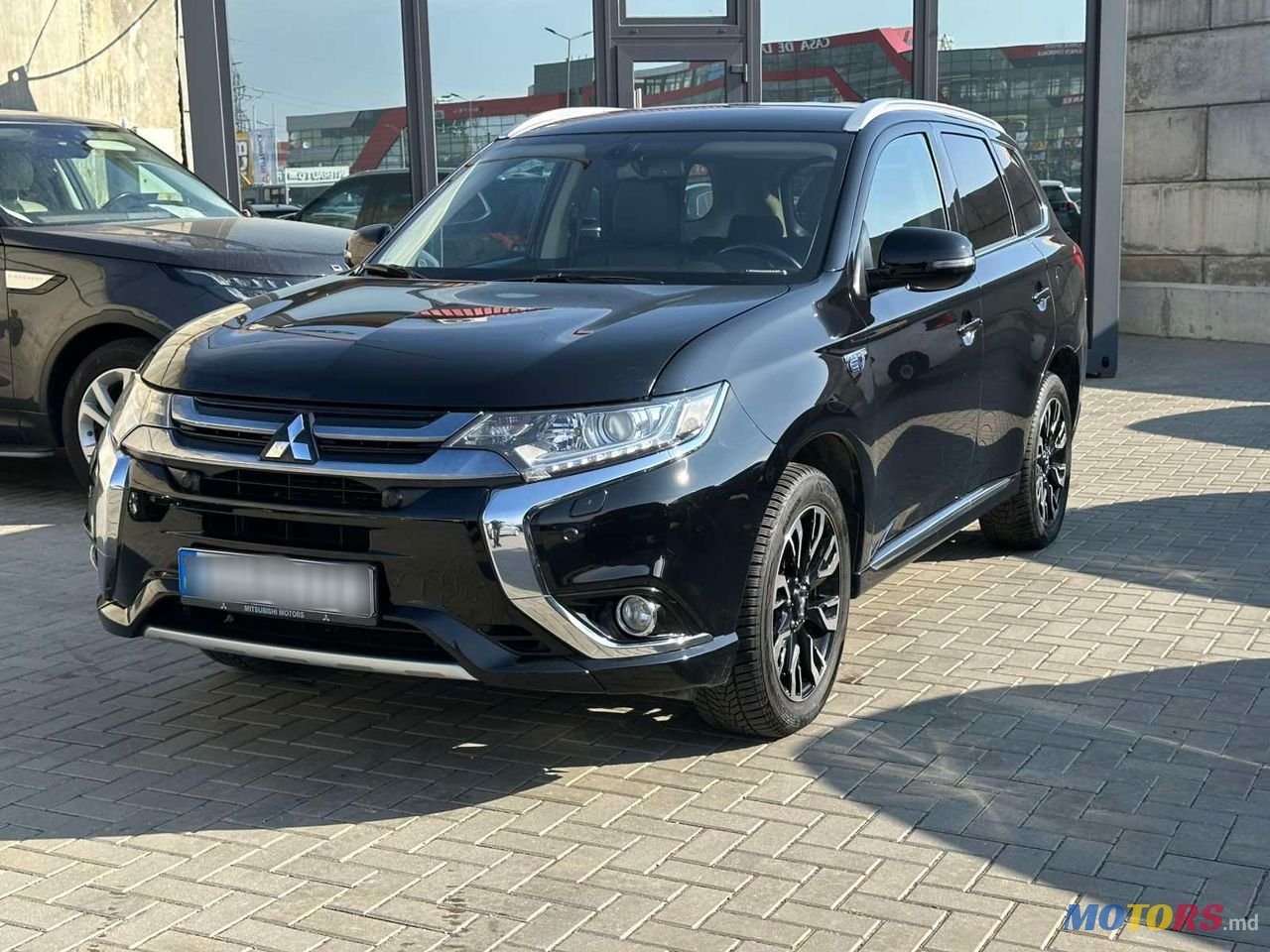 2015' Mitsubishi Outlander photo #2