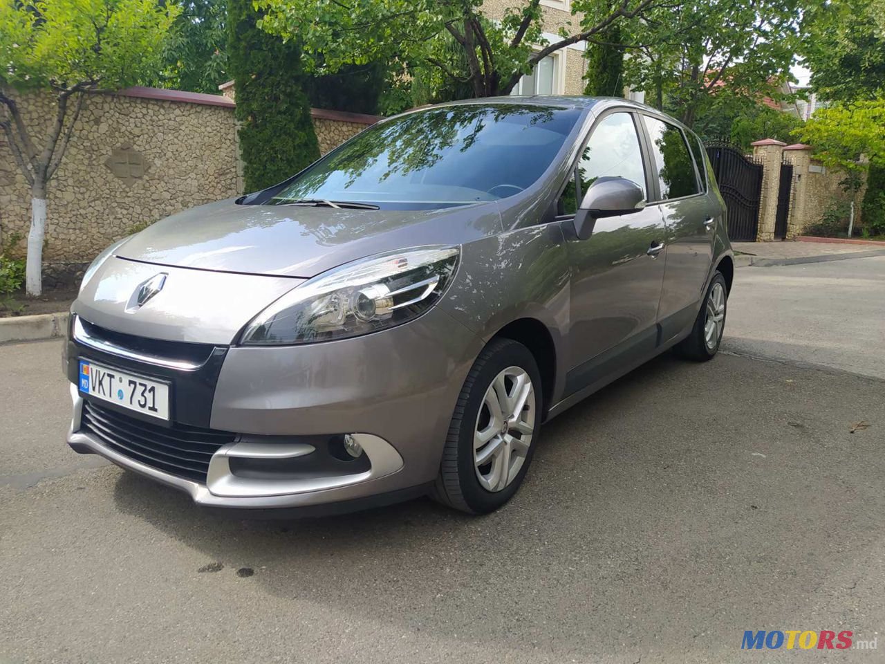 2012' Renault Scenic photo #1