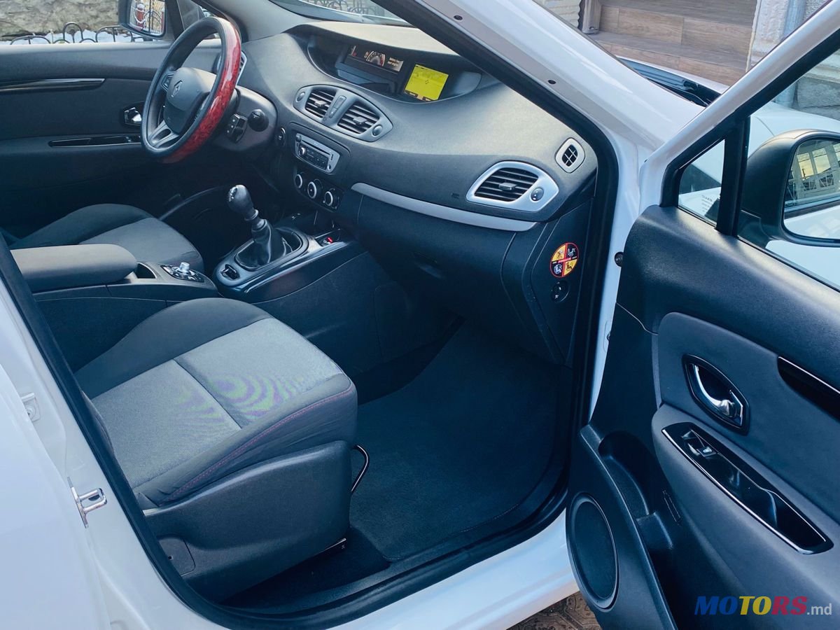 2014' Renault Scenic photo #6