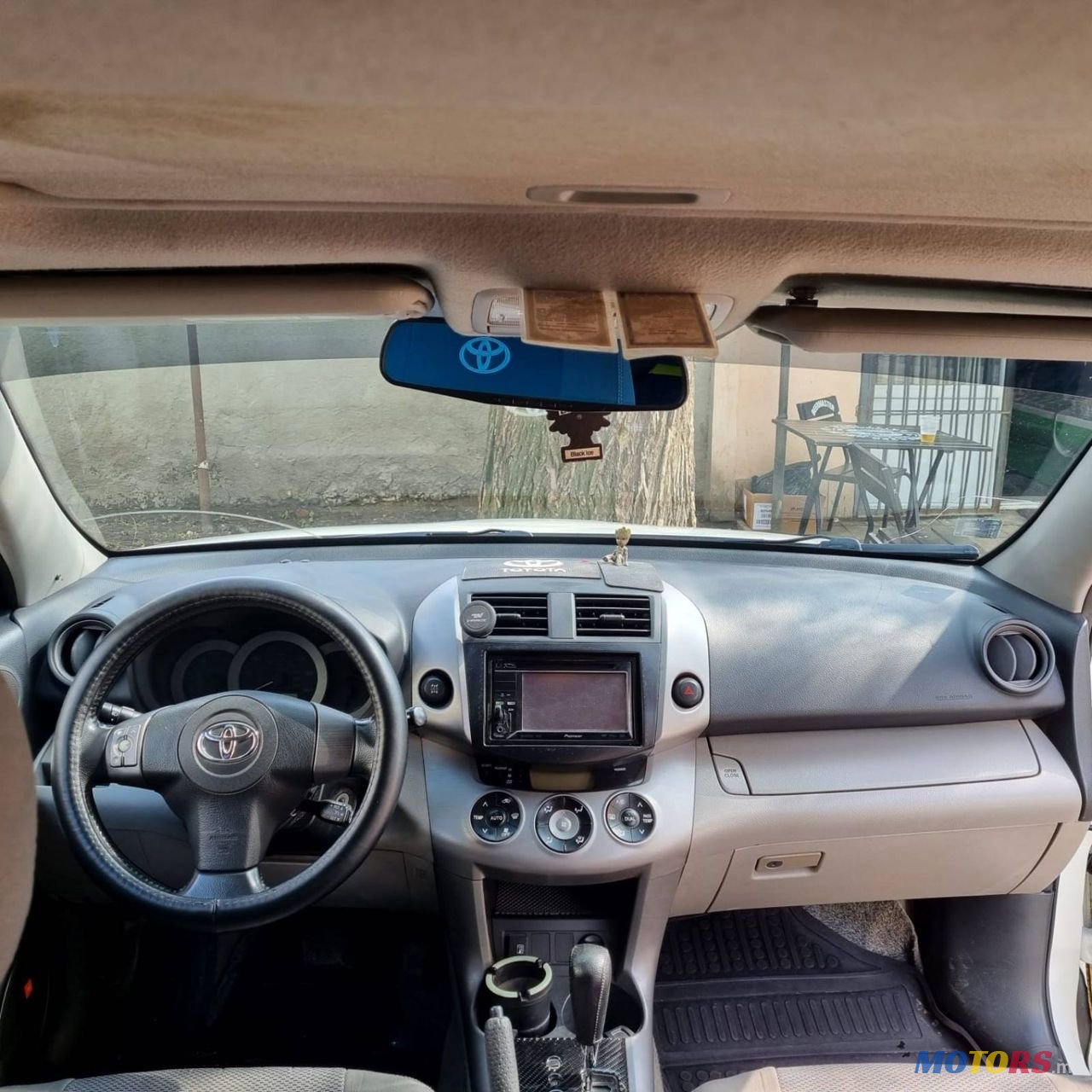 2006' Toyota RAV4 photo #2