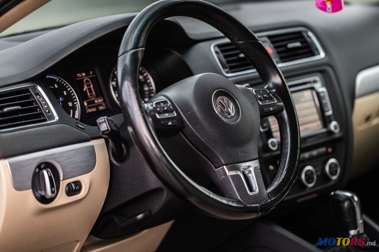 2013' Volkswagen Jetta photo #2