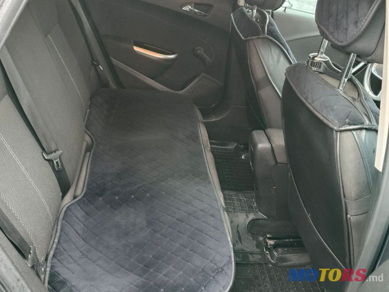 2011' Opel Astra photo #6