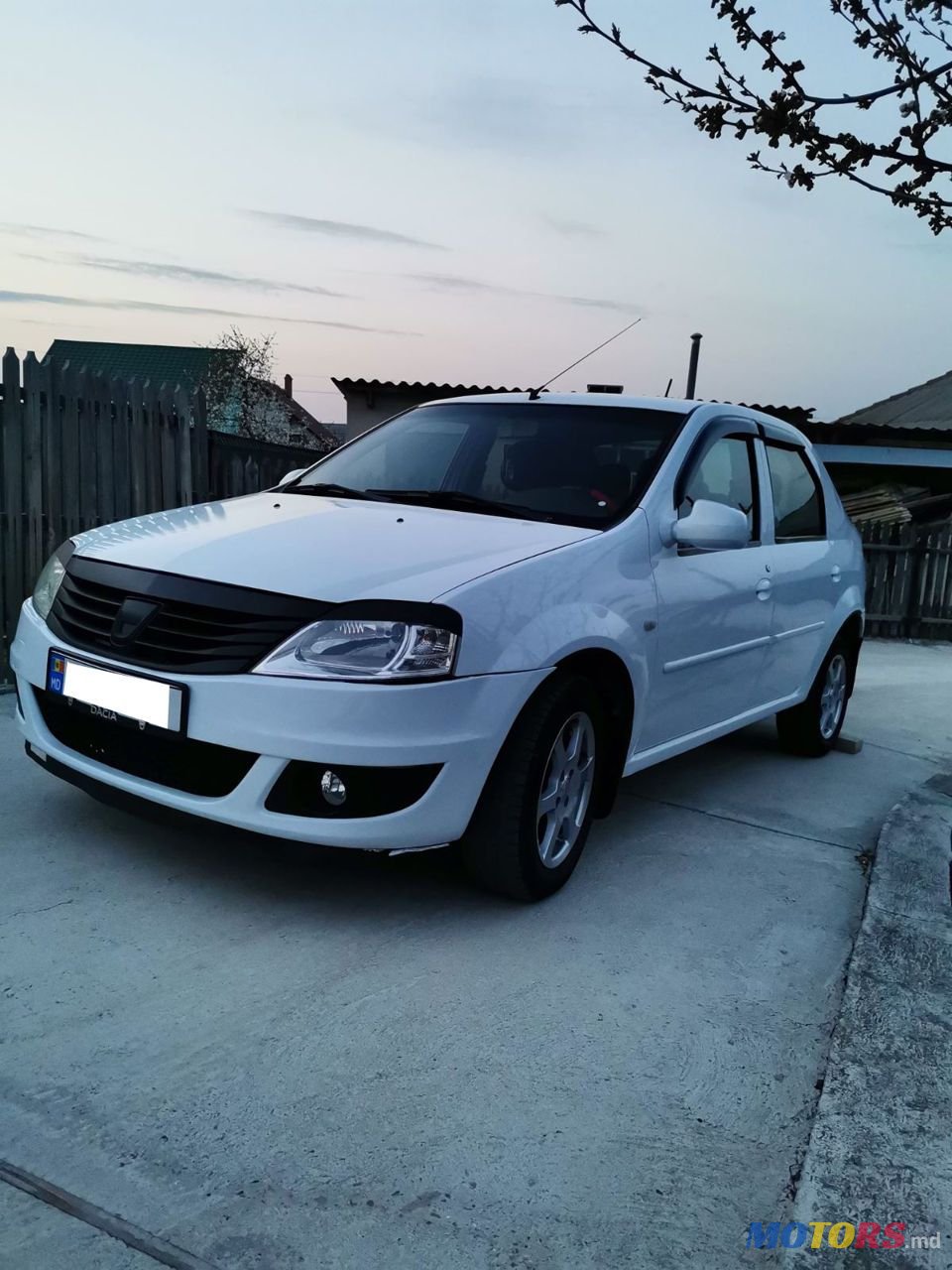 2009' Dacia Logan photo #2