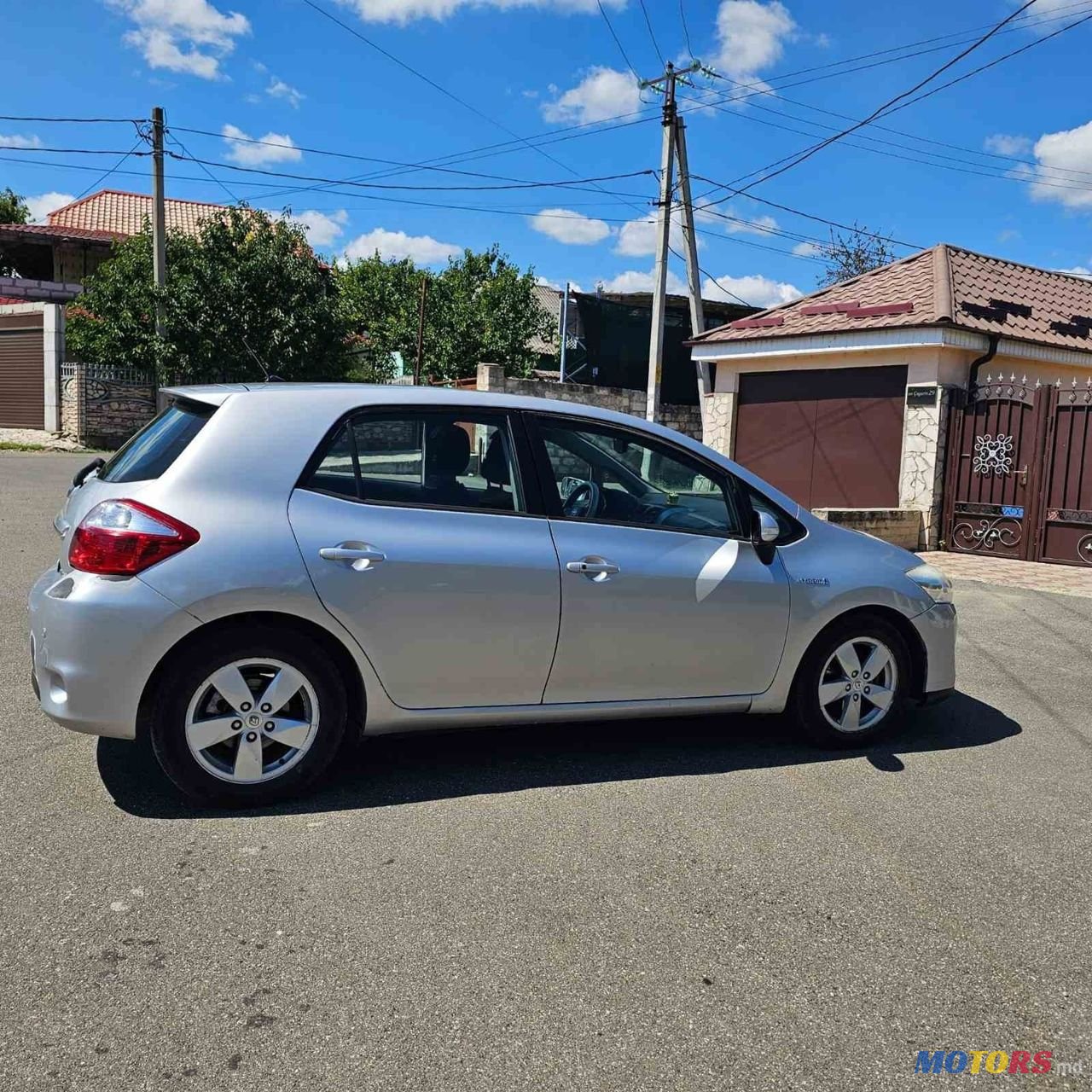2011' Toyota Auris photo #1