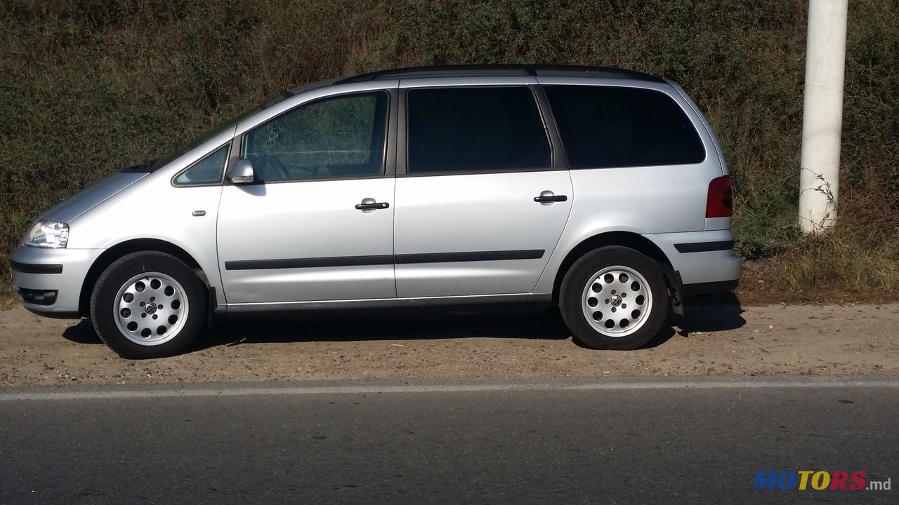 2009' Volkswagen Sharan photo #1