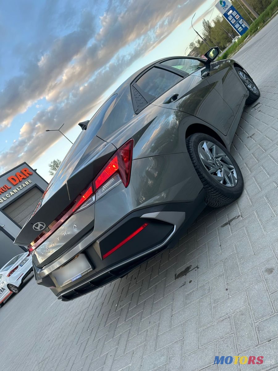 2024' Hyundai Elantra photo #3