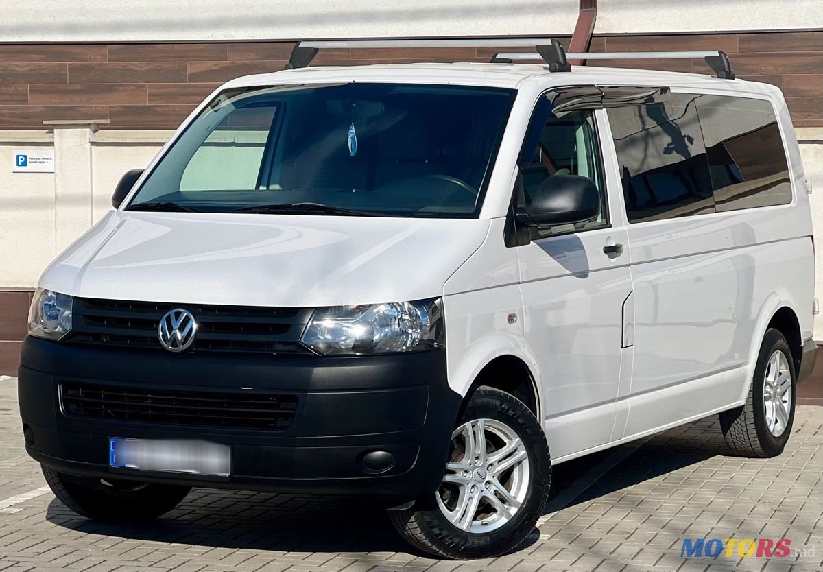 2013' Volkswagen Transporter photo #2
