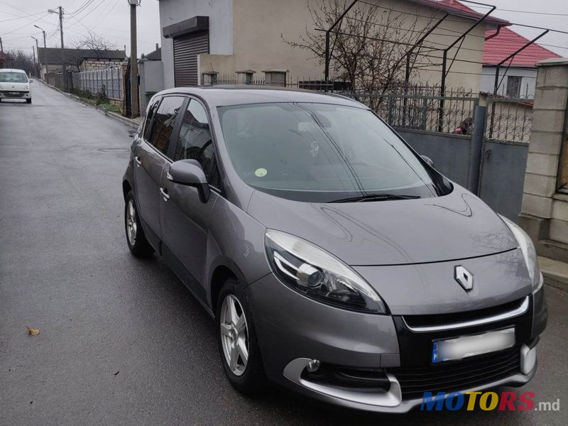 2013' Renault Scenic photo #2