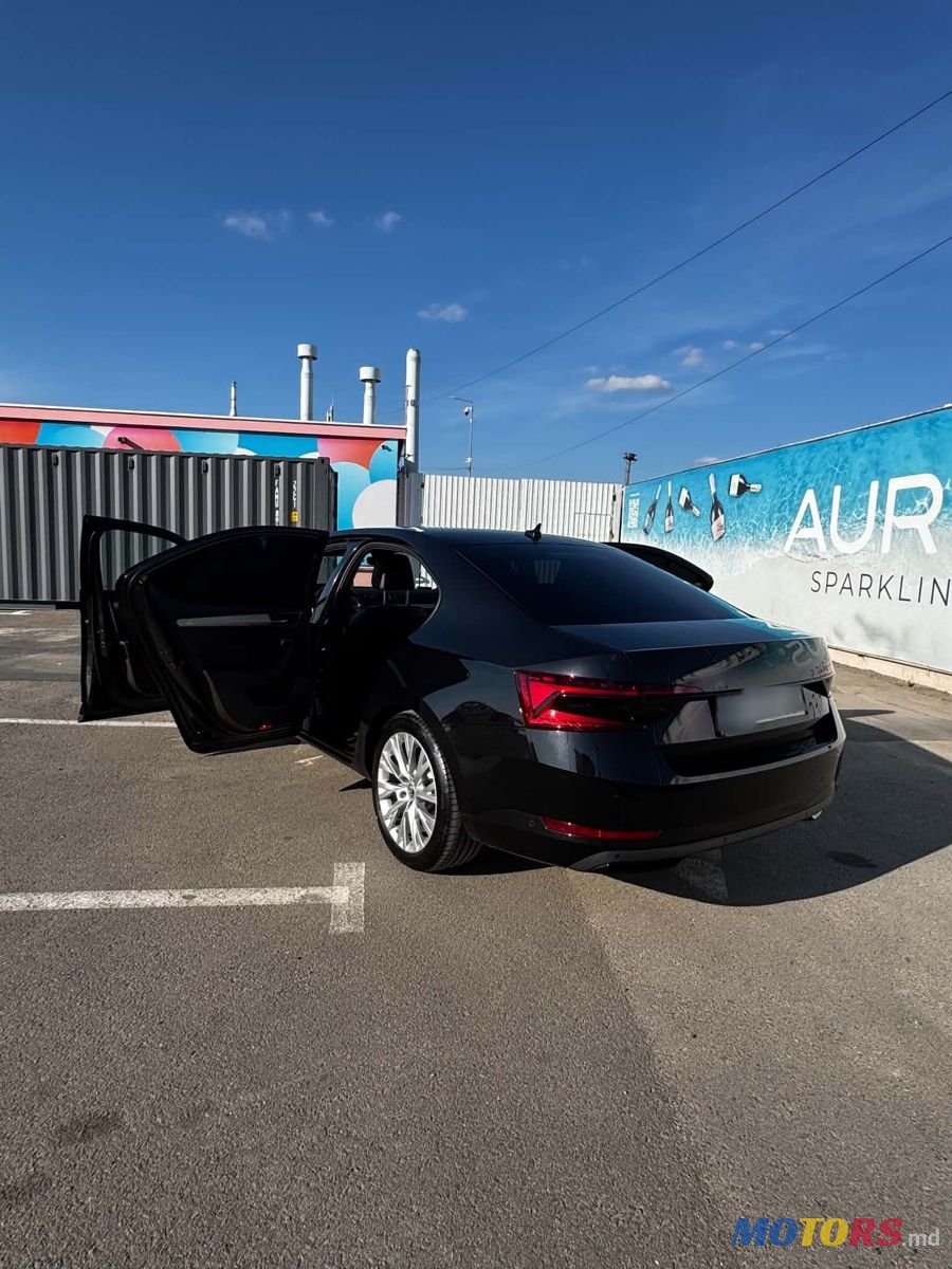 2020' Skoda Superb photo #5