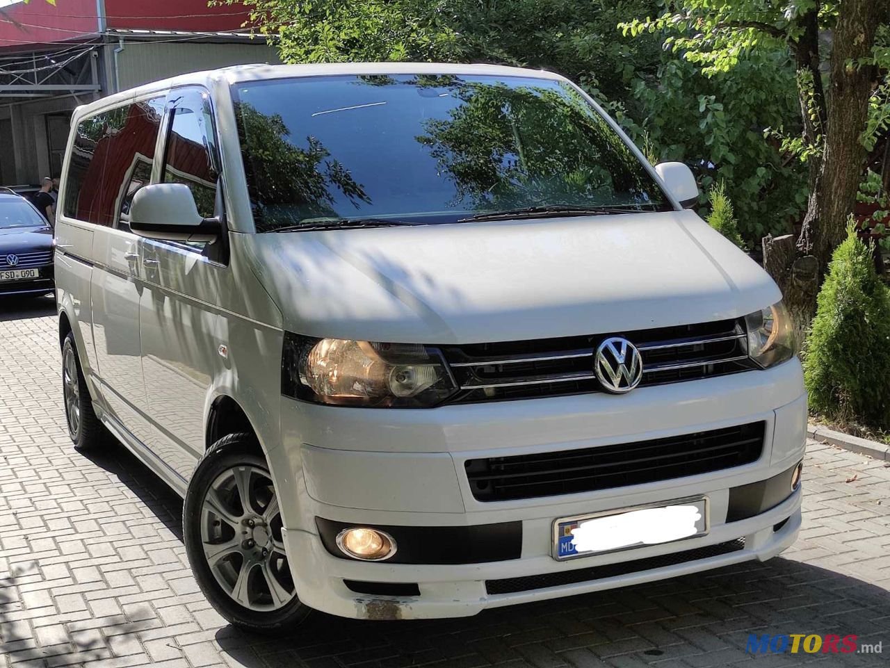 2011' Volkswagen Transporter photo #2