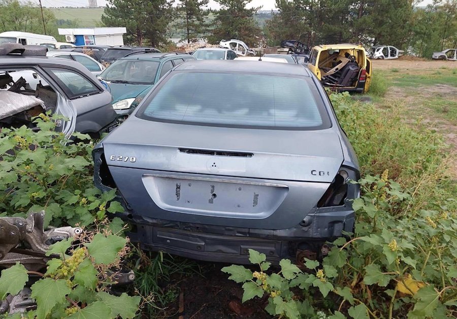 Serviciul Vamal din Moldova a efectuat noi controale la dezmembrările auto, găsind 23 maşini cu plăcuţe străine, pentru care va trebui acum achitat importul