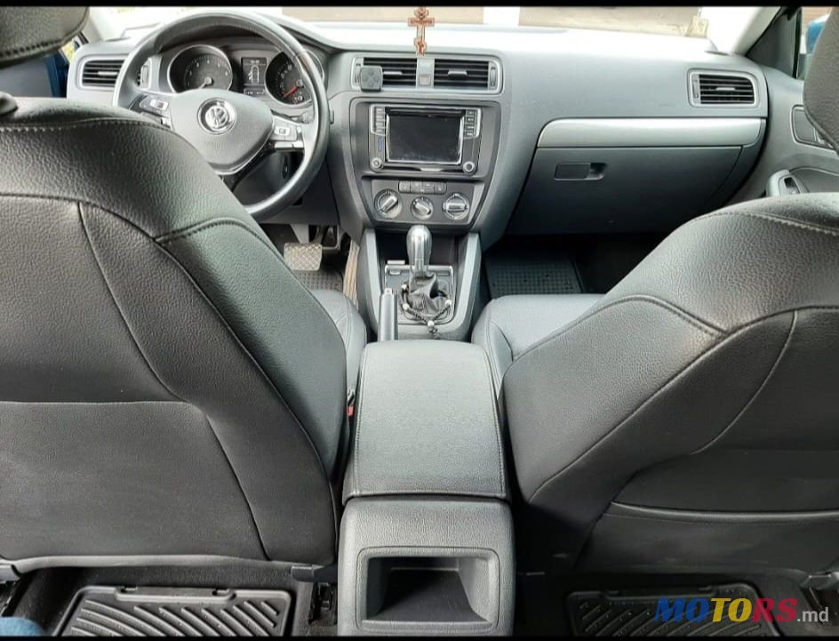 2016' Volkswagen Jetta photo #6