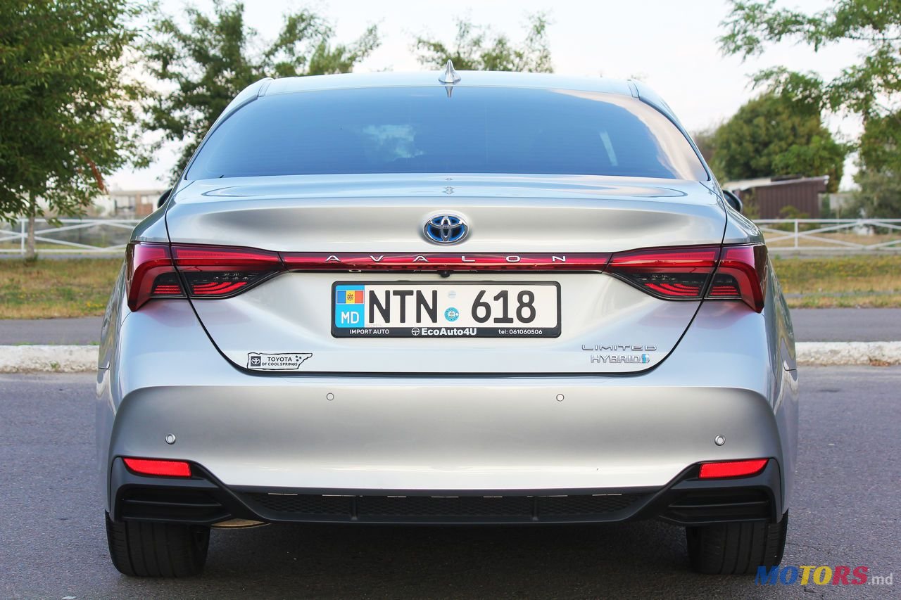 2020' Toyota Avalon photo #6