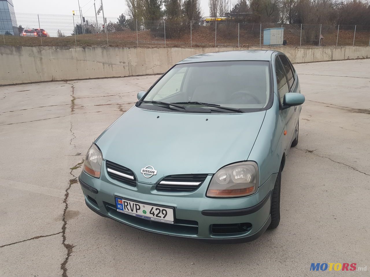 2001' Nissan Almera Tino photo #2