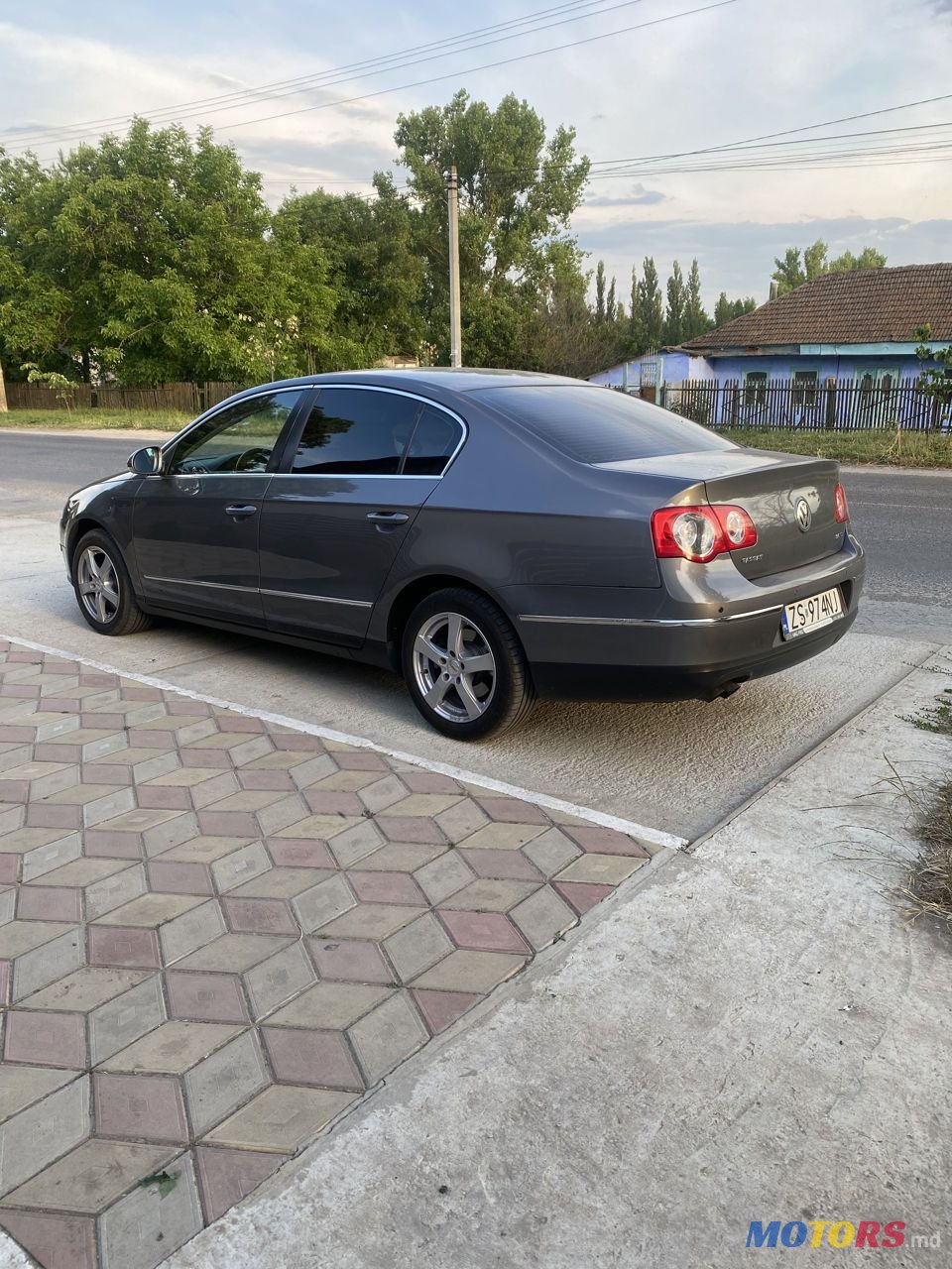 2005' Volkswagen Passat photo #5