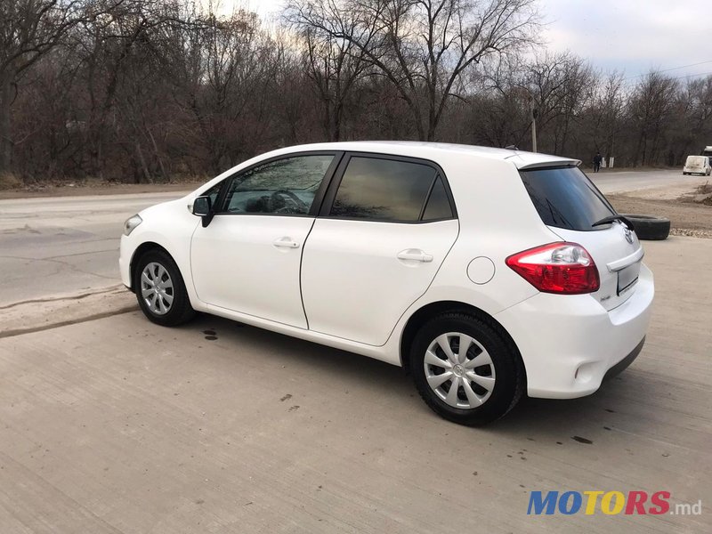 2012' Toyota Auris photo #4