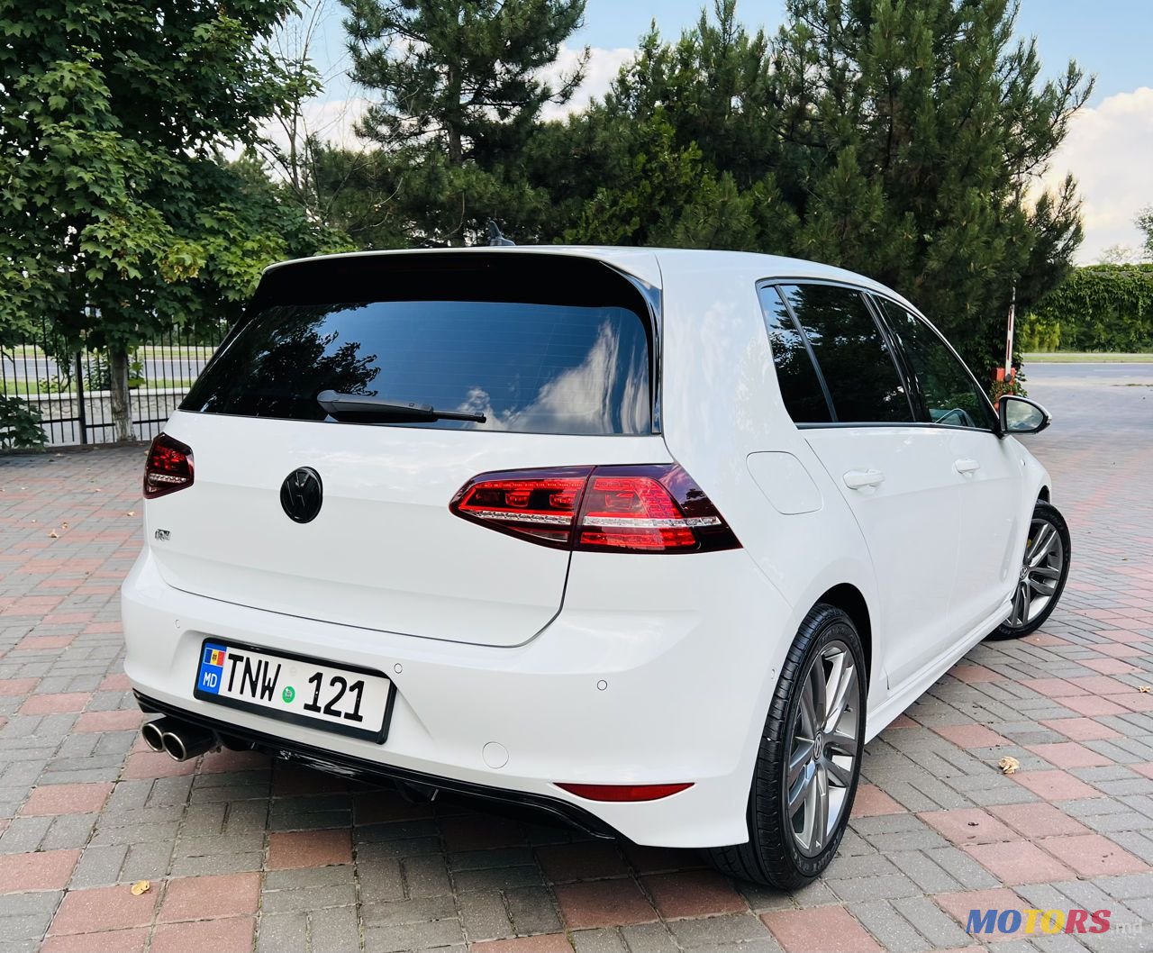 2013' Volkswagen Golf photo #1