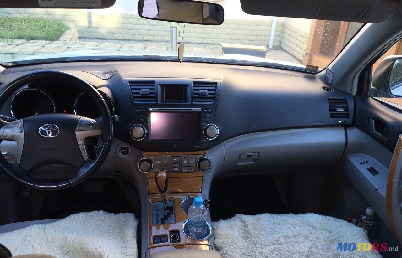 2008' Toyota Highlander photo #1