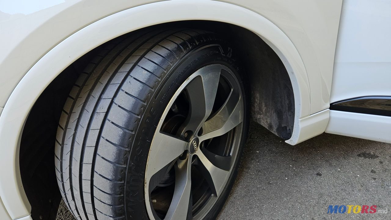 2015' Audi Q7 photo #5