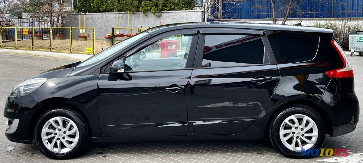 2012' Renault Grand Scenic photo #6
