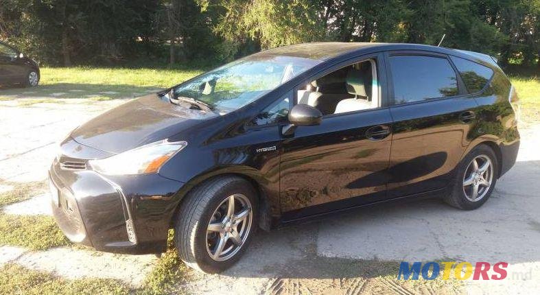 2015' Toyota Prius v photo #1