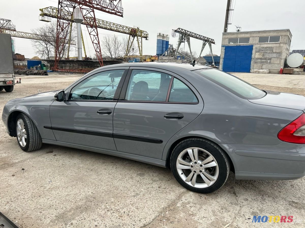 2009' Mercedes-Benz E-Class photo #1