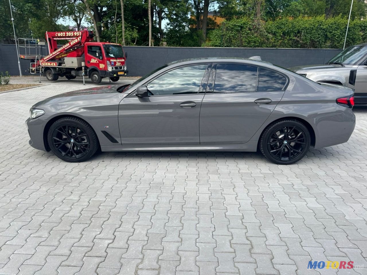 2021' BMW 5 Series photo #6