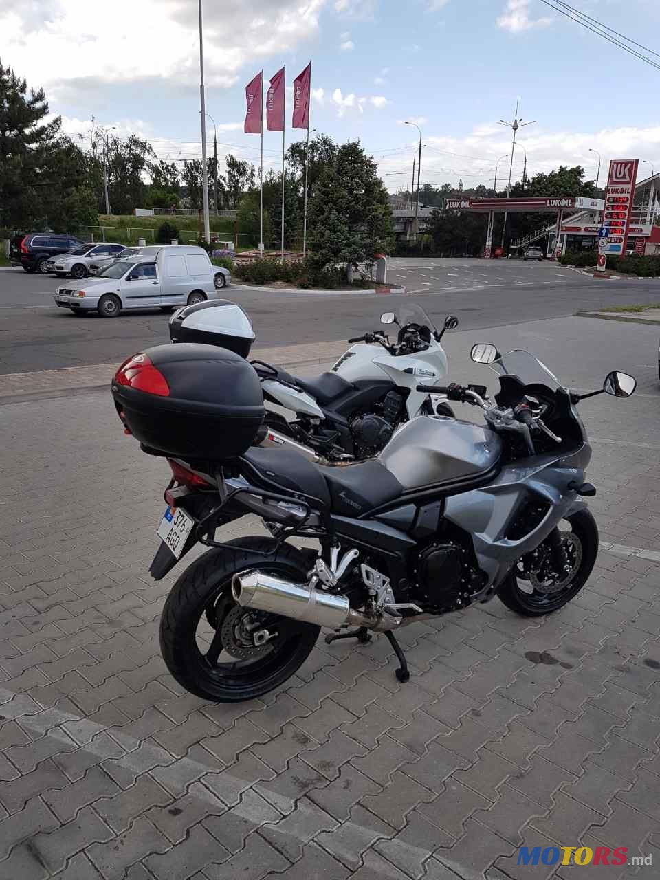 2010' Suzuki GSX 1250 FA photo #2