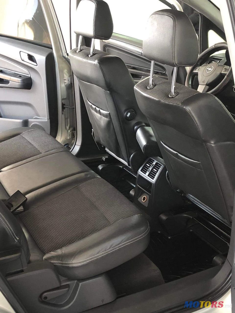 2005' Opel Zafira photo #2