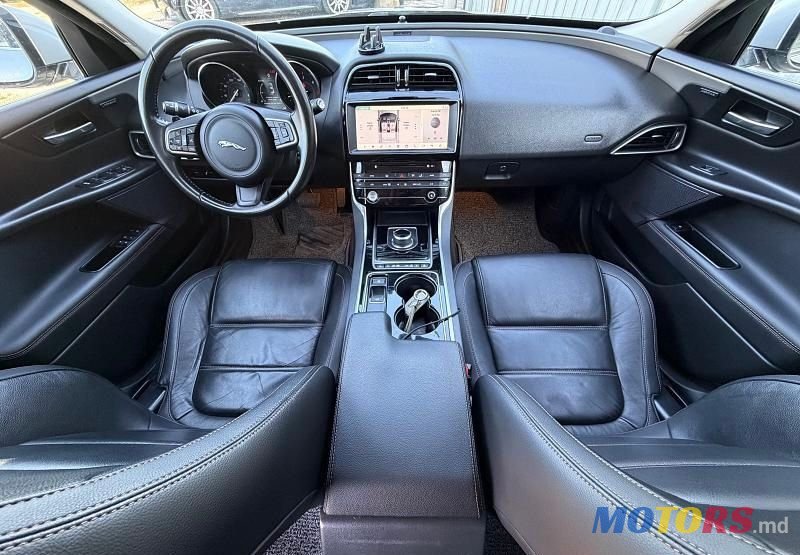 2016' Jaguar XE photo #5