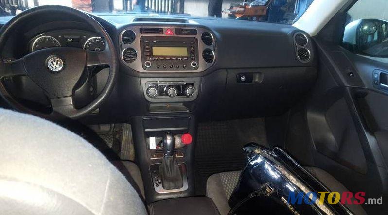 2009' Volkswagen Tiguan photo #1