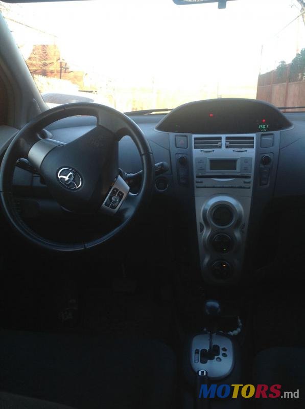 2009' Toyota Yaris photo #3