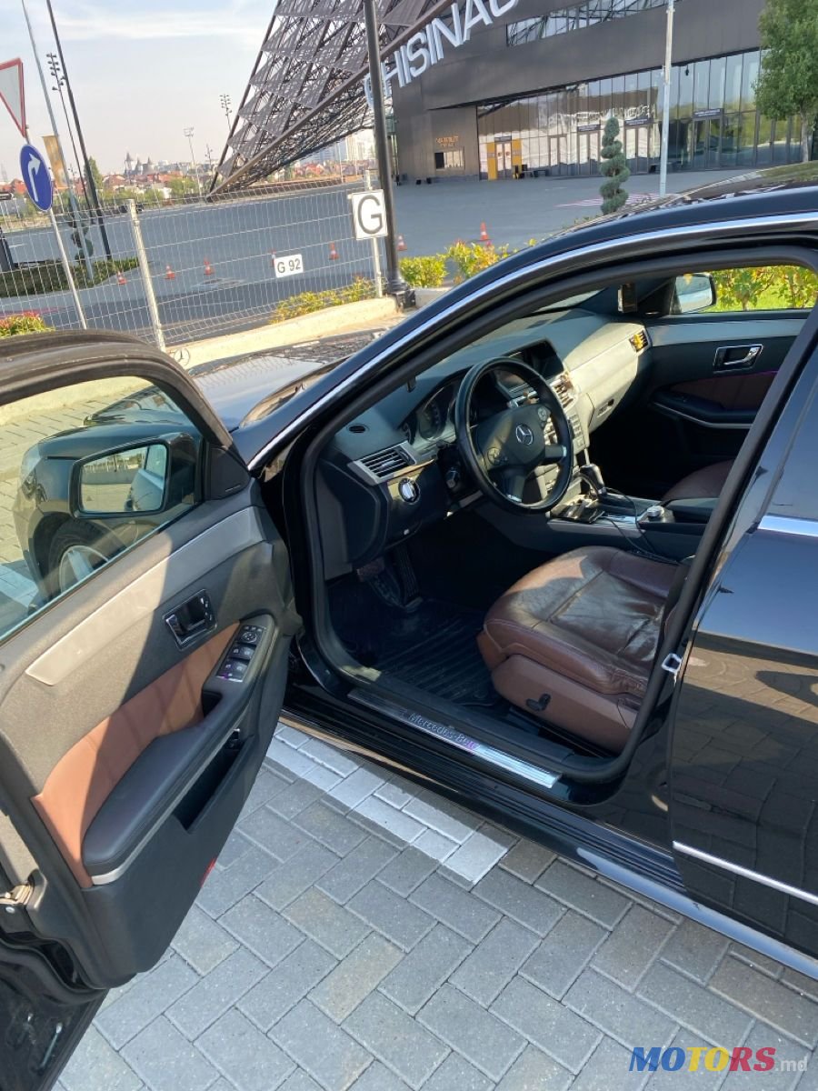 2010' Mercedes-Benz E-Class photo #6