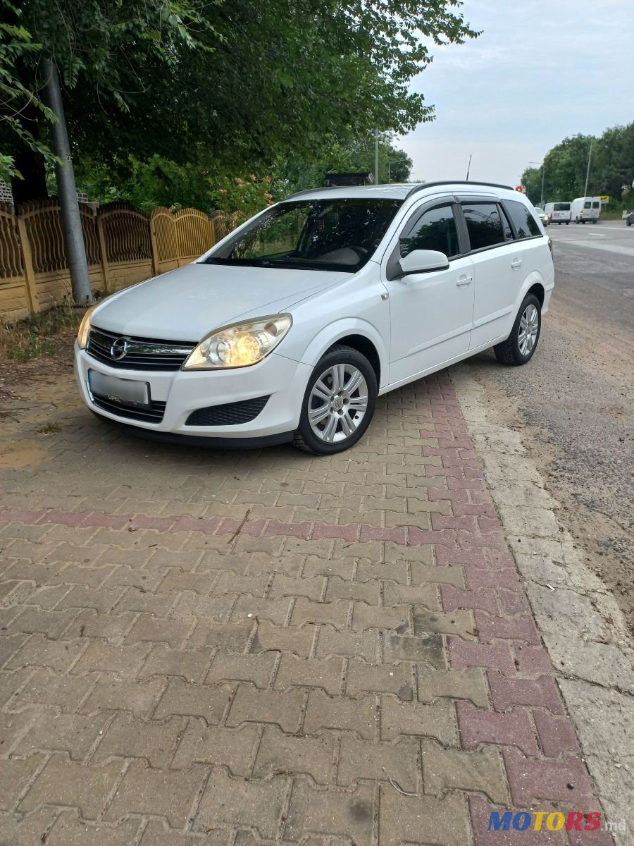 2008' Opel Astra photo #2