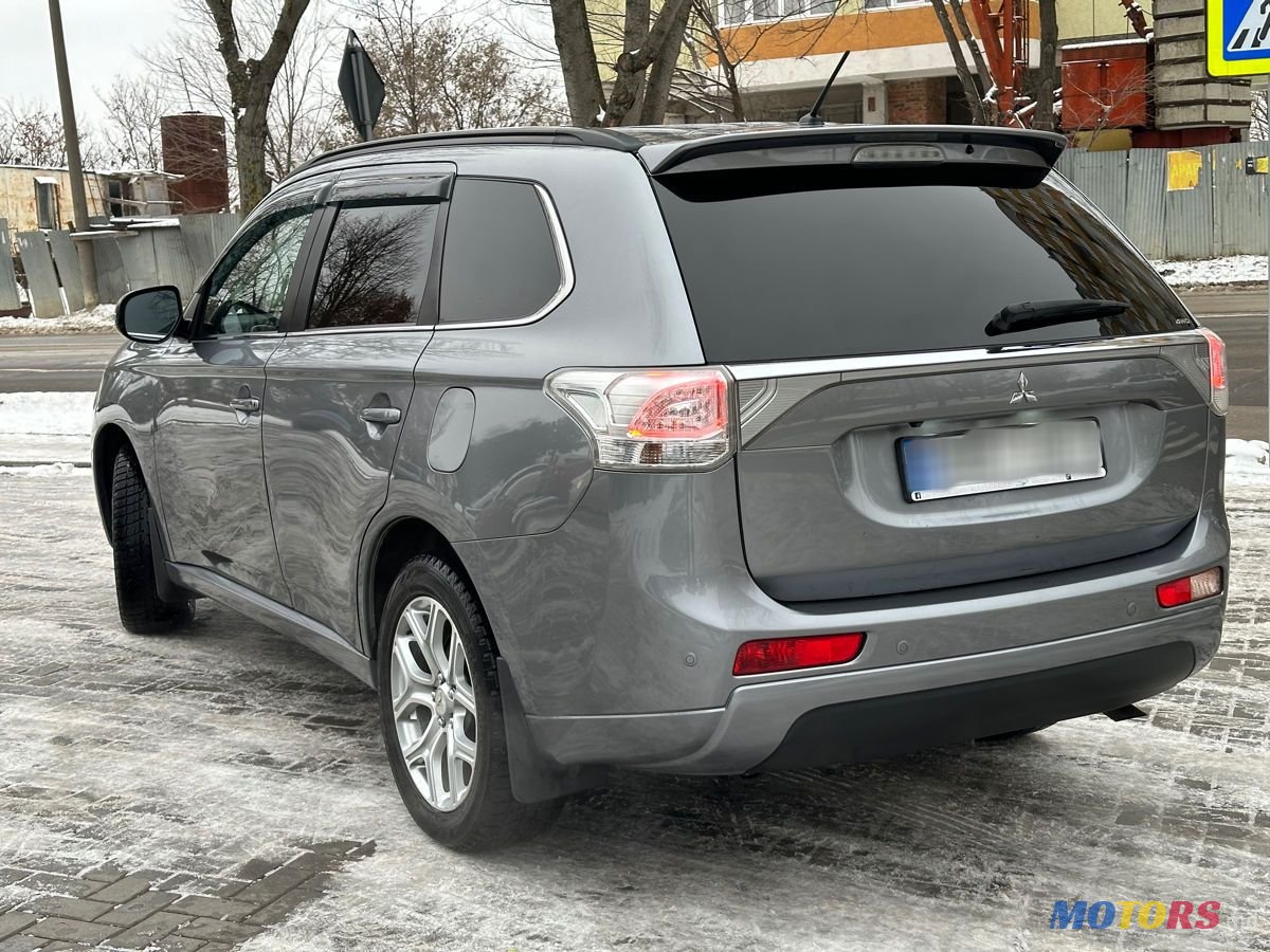 2013' Mitsubishi Outlander photo #4