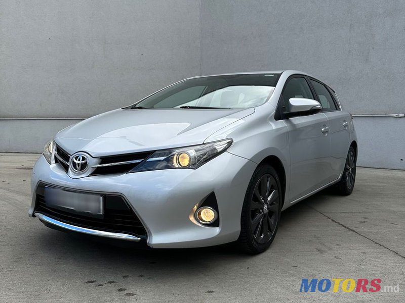 2014' Toyota Auris photo #2