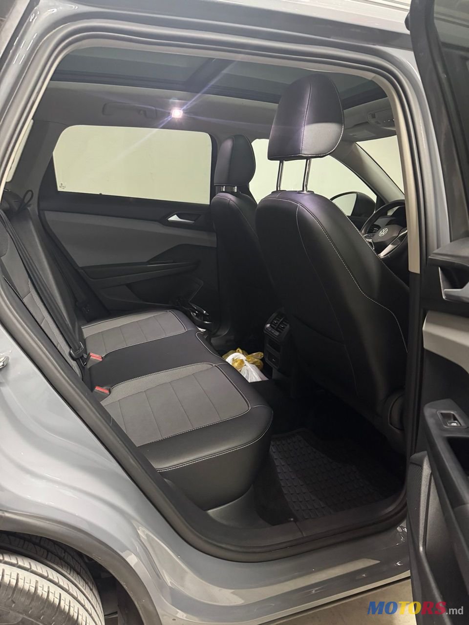 2021' Volkswagen Taos photo #6