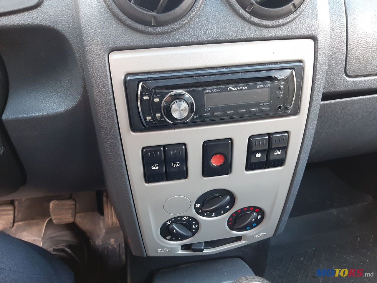 2007' Dacia Logan Mcv photo #6