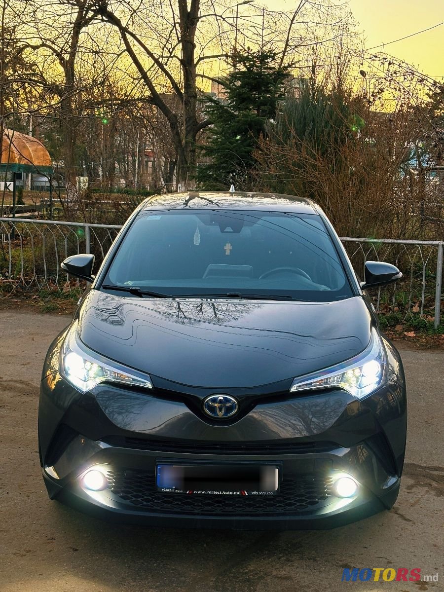 2018' Toyota C-HR photo #2